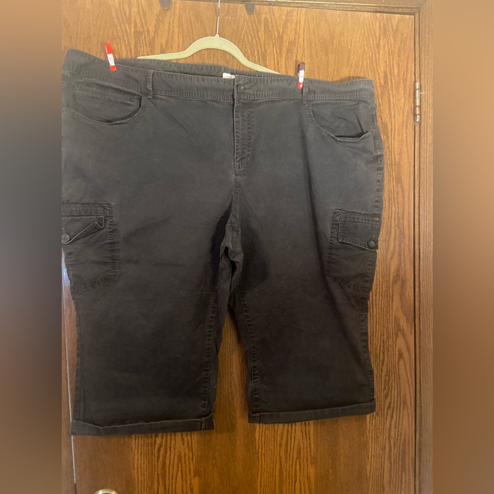 Cargo style Capris - hit below the knee